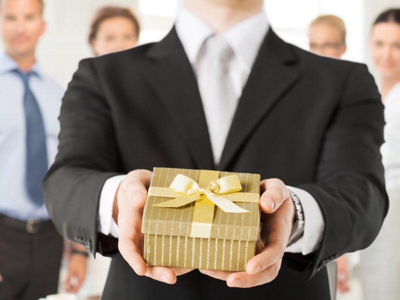Poklanjanje promocijskih darova klientima